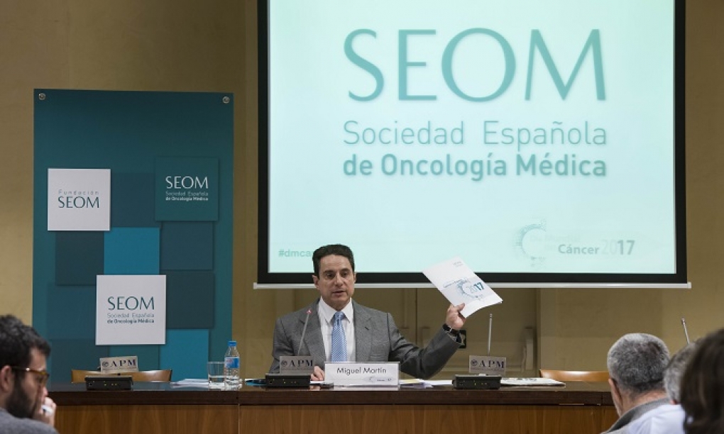 La Sociedad Europea de Oncología premia a dos médicos españoles por su contribución a los avances en el tratamiento del cáncer