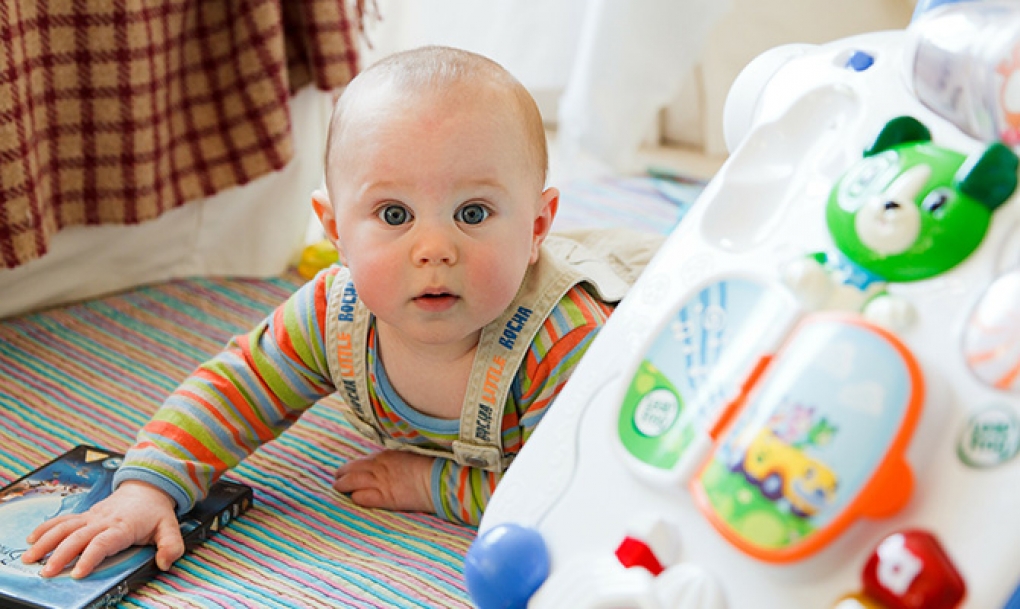 El nivel de ruido de algunos juguetes puede causar lesiones en la audición infantil