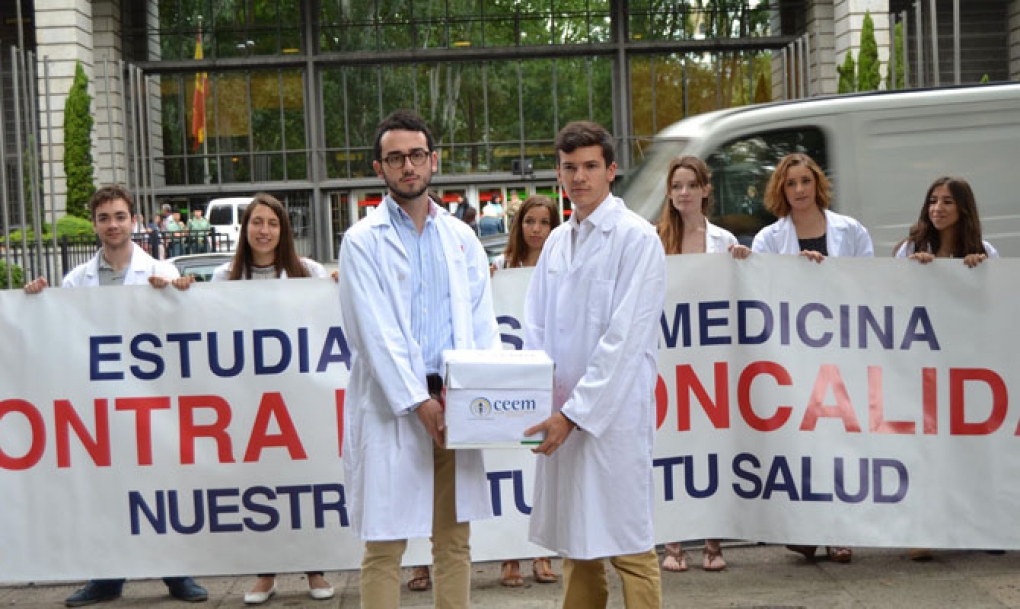 Los estudiantes de Medicina inician una campaña en las redes sociales para defender sus intereses