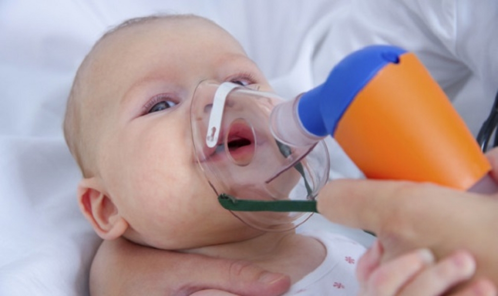 Los neumólogos recomiendan retrasar el inicio de la guardería en otoño para evitar la bronquiolitis en bebés
