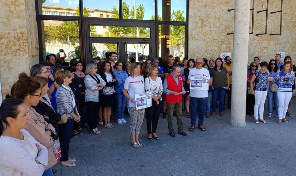 Minuto de silencio de Cruz Roja en memoria de la cooperante Lorena Enebral