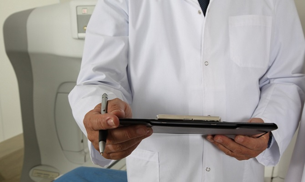 La profesión médica reafirma su código ético contra la muerte intencionada del paciente incluso cuando éste la pida