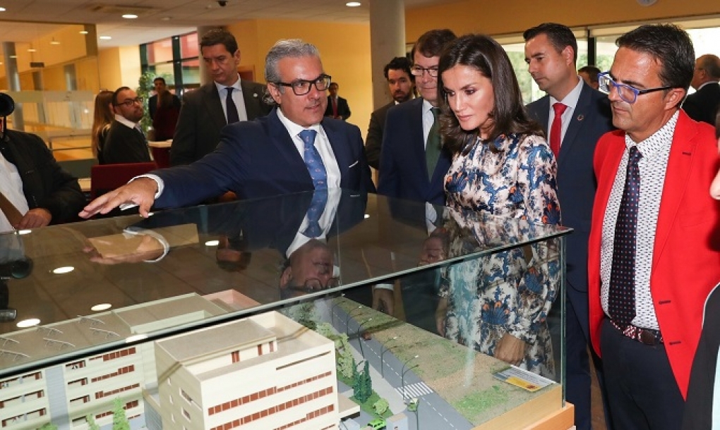 La Reina refuerza su compromiso con las enfermedades raras durante su visita al centro de referencia de Burgos