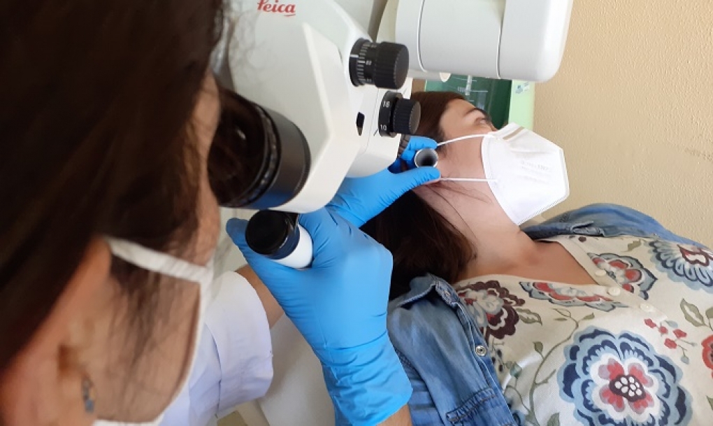 El 60% de la población española declara que la asistencia sanitaria es buena, recuperando los niveles pre-pandemia, aunque pocos piensan que pueda mejorar