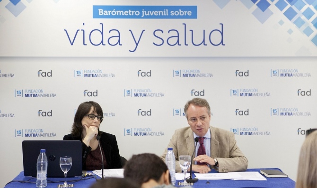 Las mujeres jóvenes presentan indicadores de salud peores que los hombres