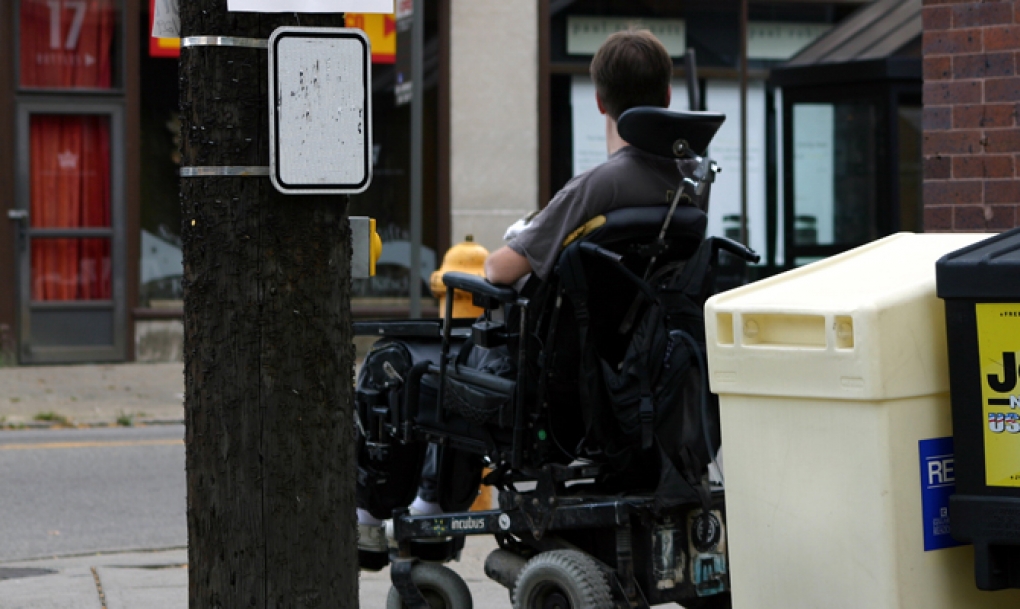 Protección Civil forma a los voluntarios en intervenciones con personas con discapacidad y movilidad reducida