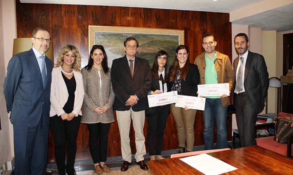 El Colegio de Médicos de Salamanca entrega las IV Becas de Formación COMSAL-Banco Popular