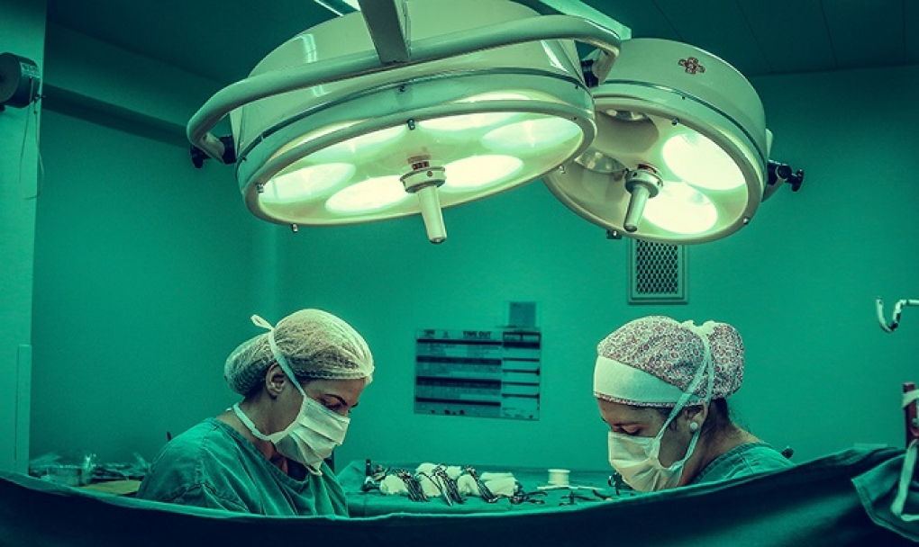 Administrar quimio-inmunoterapia antes de operar un cáncer de pulmón: el cambio que vuelve ‘curables’ tumores en su mayoría letales
