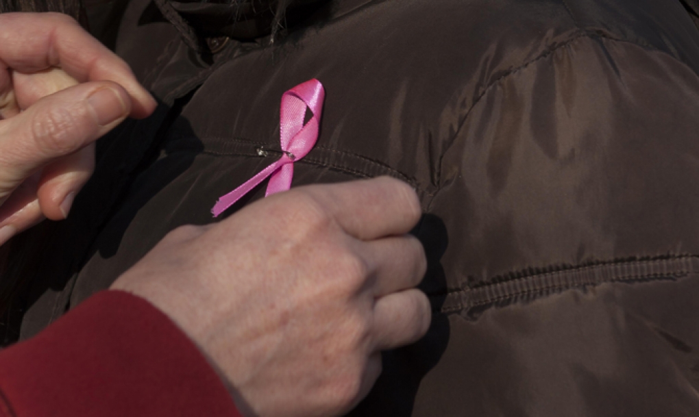 Cerca del 90% de las pacientes continúan libres de enfermedad cinco años después del diagnóstico de un cáncer de mama