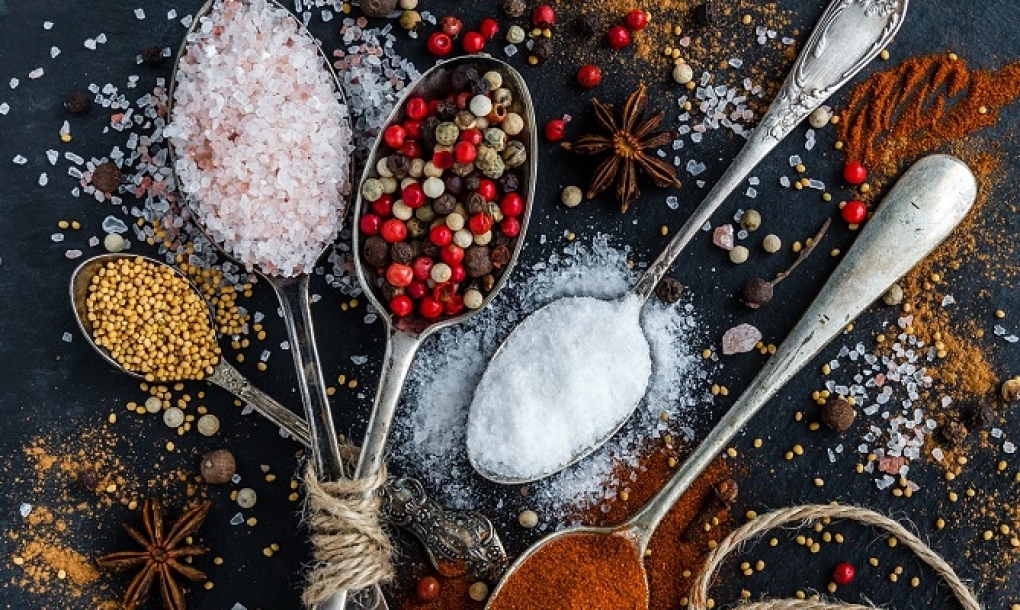 Los españoles toman 9,7 gramos de sal al día, el doble de lo recomendado por la OMS
