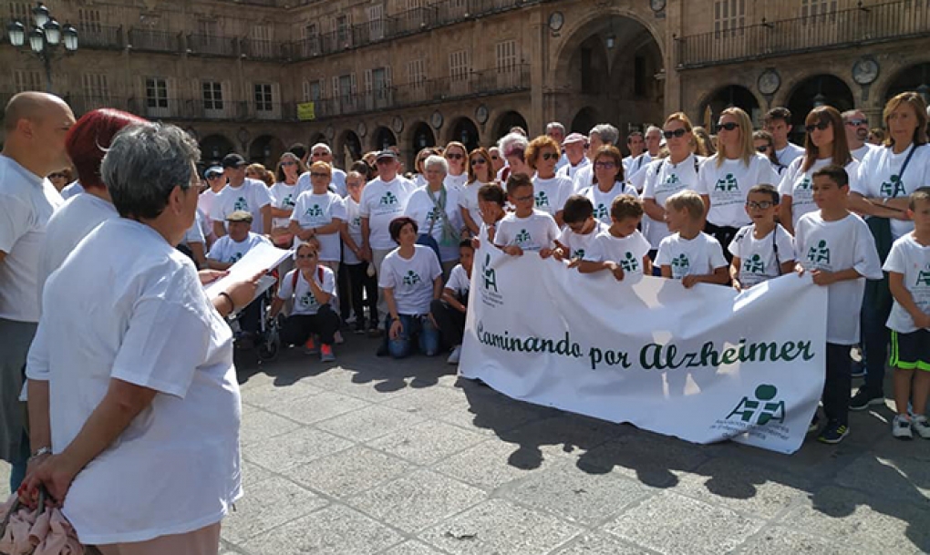 Salamanca hace visible el alzhéimer en una marcha que inicia los actos con motivo del Día Mundial de la enfermedad