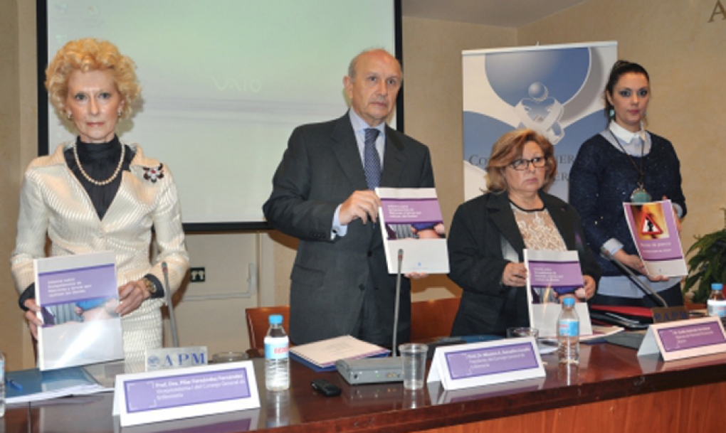 La Enfermería alerta de que las doulas «ponen en peligro la vida de las madres y sus bebés»