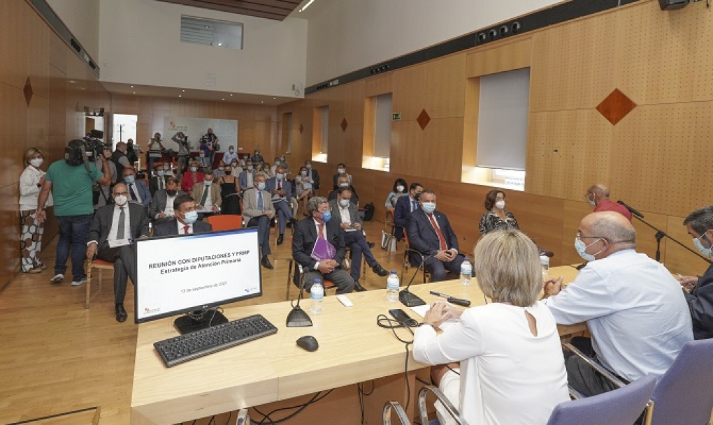 Verónica Casado busca el apoyo de las diputaciones ante la necesidad urgente de «reordenar y reforzar» la Atención Primara en el medio rural