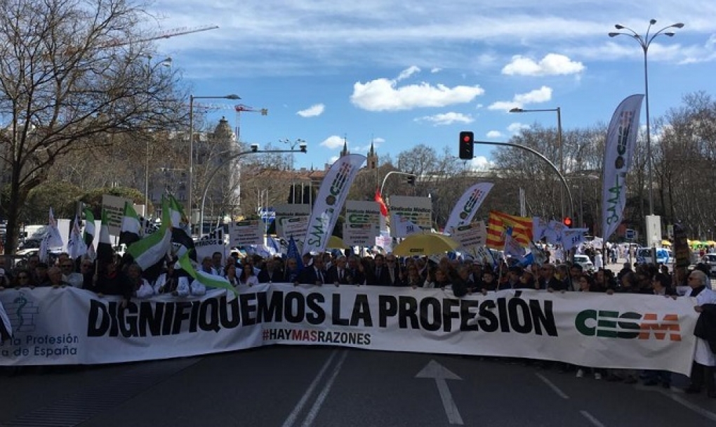 Los médicos lanzan un serio aviso en Madrid antes de convocar una huelga