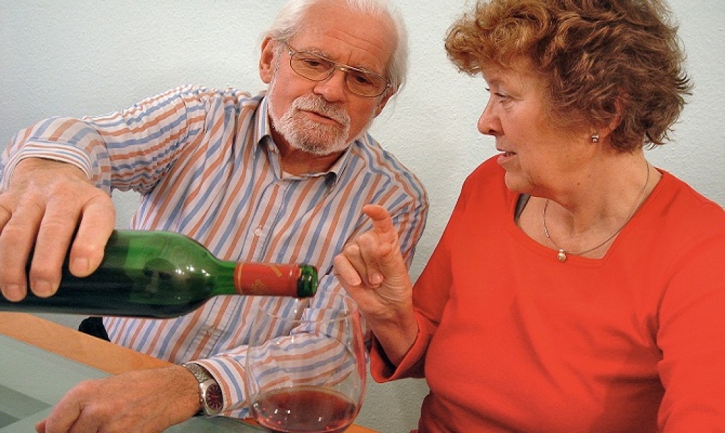 El alcohol es la sustancia más consumida entre los mayores de 64 años, seguida de los hipnosedantes, el tabaco y los opioides