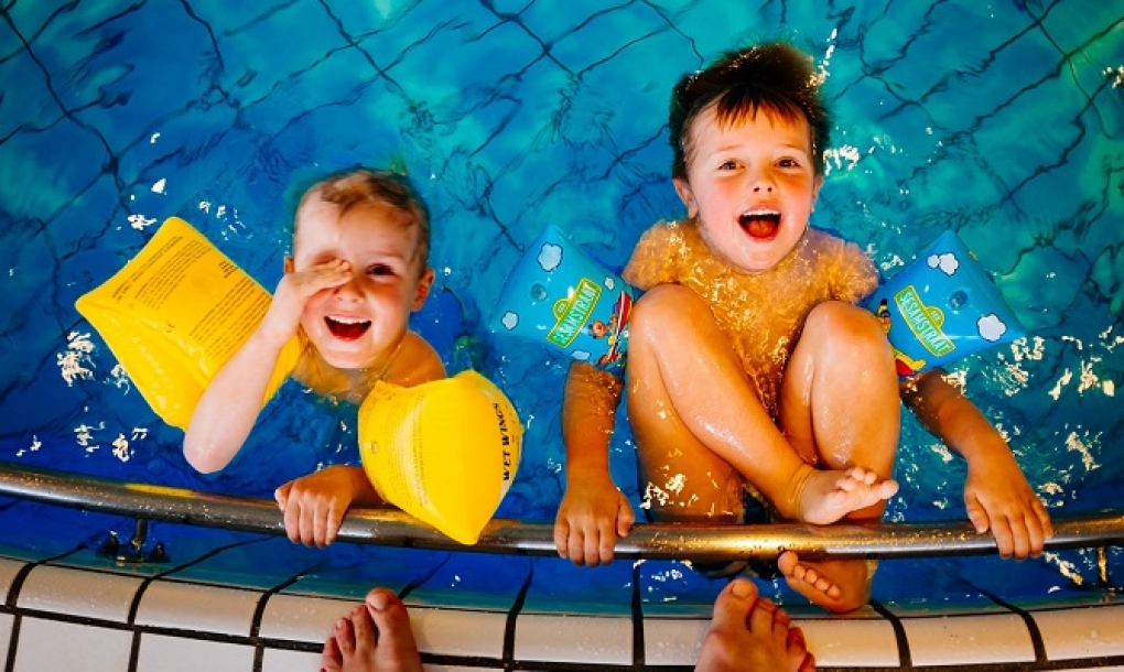 Cinco consejos para evitar lesiones en la piscina este verano
