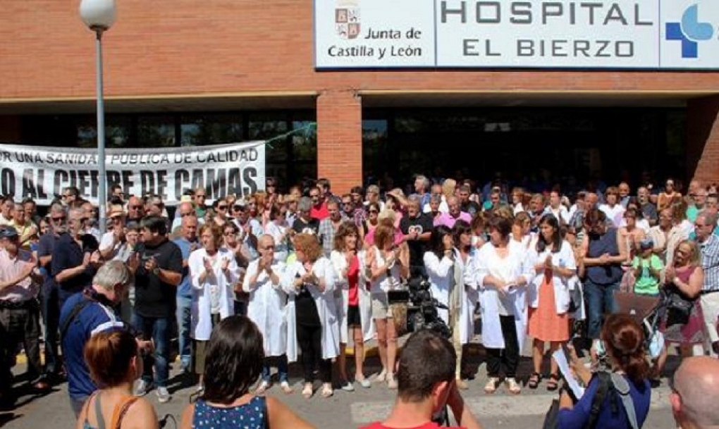 La Coordinadora estatal de Mareas Blancas condena del desalojo policial en el hospital de El Bierzo