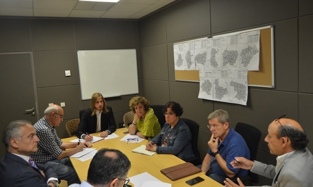 Mediación de Podemos para evitar la huelga de los 753 médicos interinos en Castilla y León